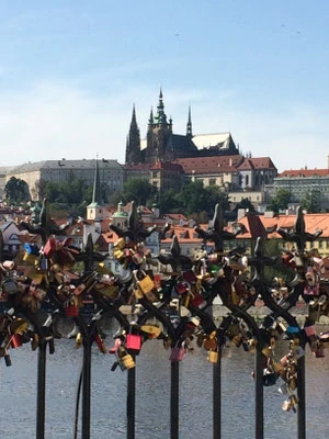 Prag, Liebesschlösser an der Moldau
