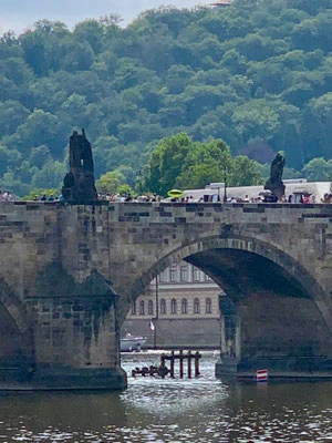 Blick auf die berühmte Karlsbrücke, Prag