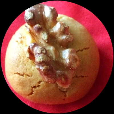 Walnuss-Marzipan-Häufchen nach dem Backen
